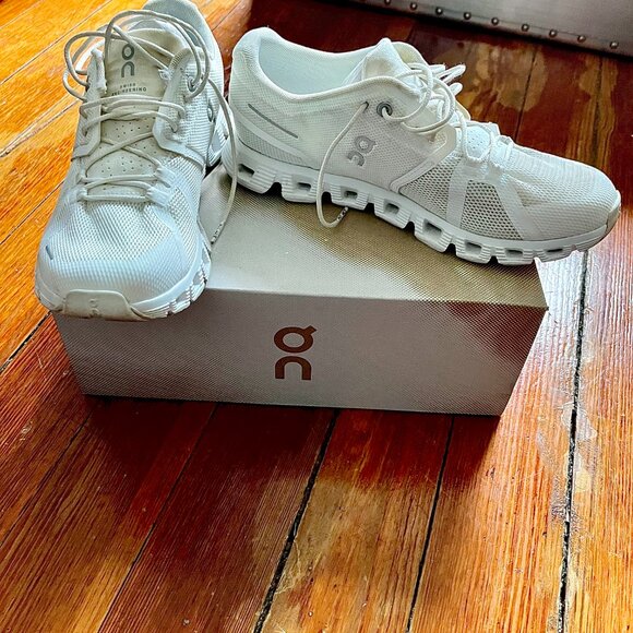 ON RUNNING SNEAKS CLOUD 5,  WHITE 8M - Picture 2 of 3